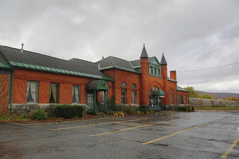 58-60 Market St, Oneonta, NY à vendre - Photo du bâtiment - Image 2 de 39