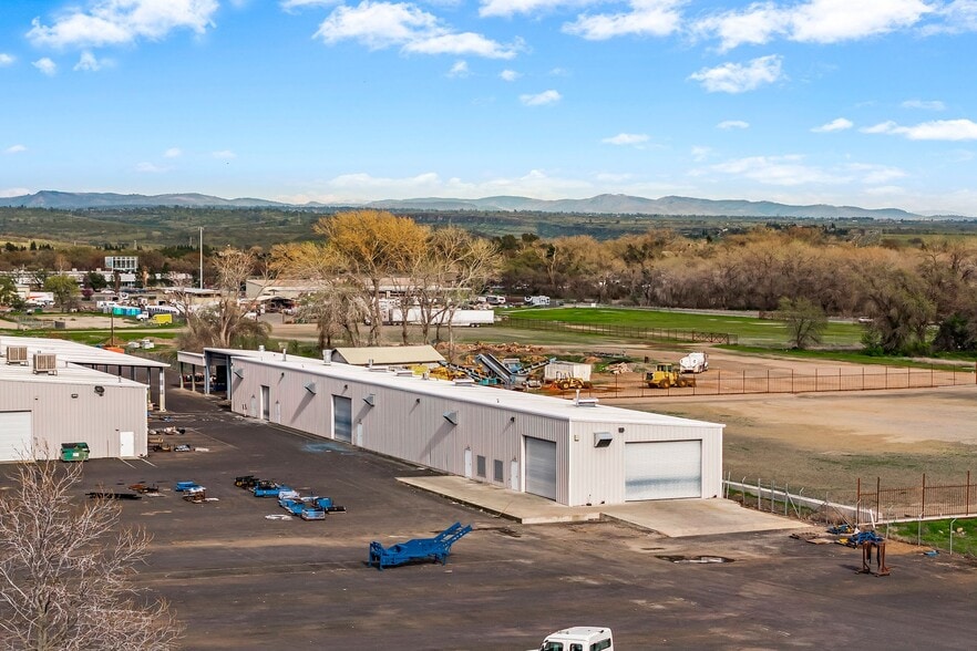 89 Loren Ave, Chico, CA for lease - Building Photo - Image 2 of 4