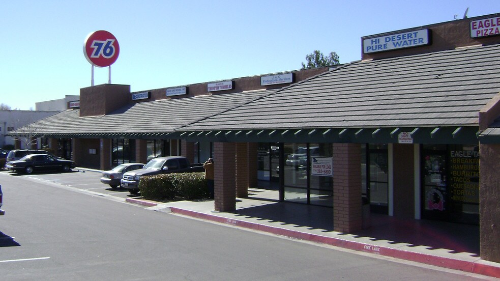 15356 La Paz Dr, Victorville, CA à louer - Photo du bâtiment - Image 2 de 3