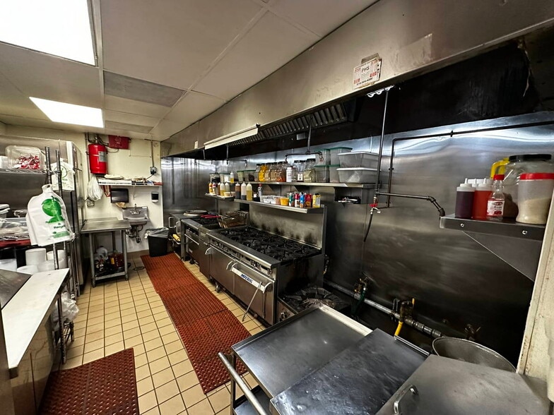 1128-1142 Valencia St, San Francisco, CA for lease - Building Photo - Image 2 of 7