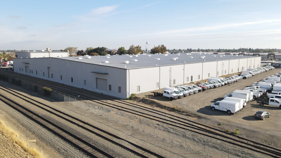 400 Gandy Dancer Dr, Tracy, CA for lease - Building Photo - Image 2 of 4