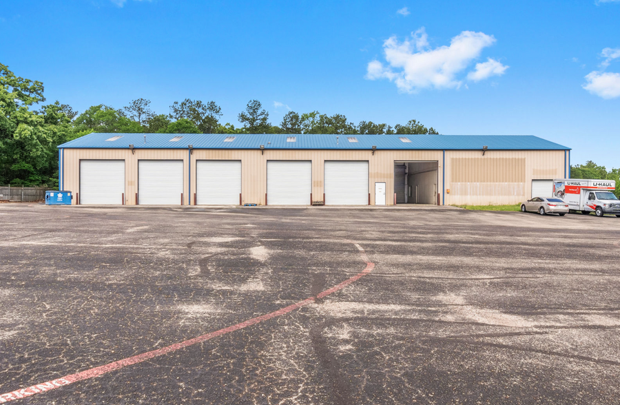 2305 Airport Rd, Conroe, TX for sale - Building Photo - Image 1 of 1