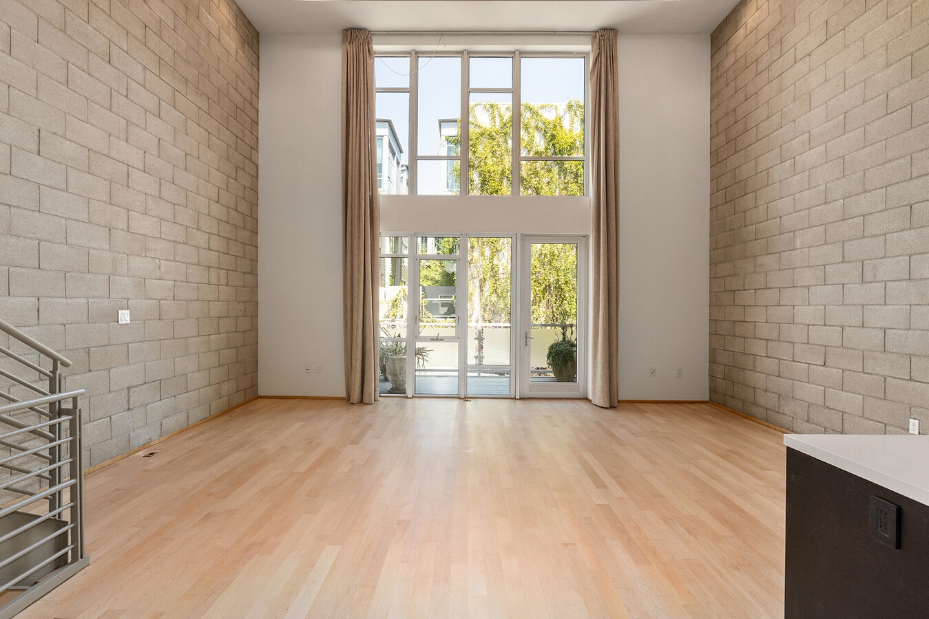 3450 Cahuenga Blvd W, Los Angeles, CA 90068 - Unité 508 -  - Photo intérieure - Image 2 of 11