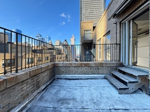 215 W 40th St, New York, NY for lease Other- Image 1 of 13