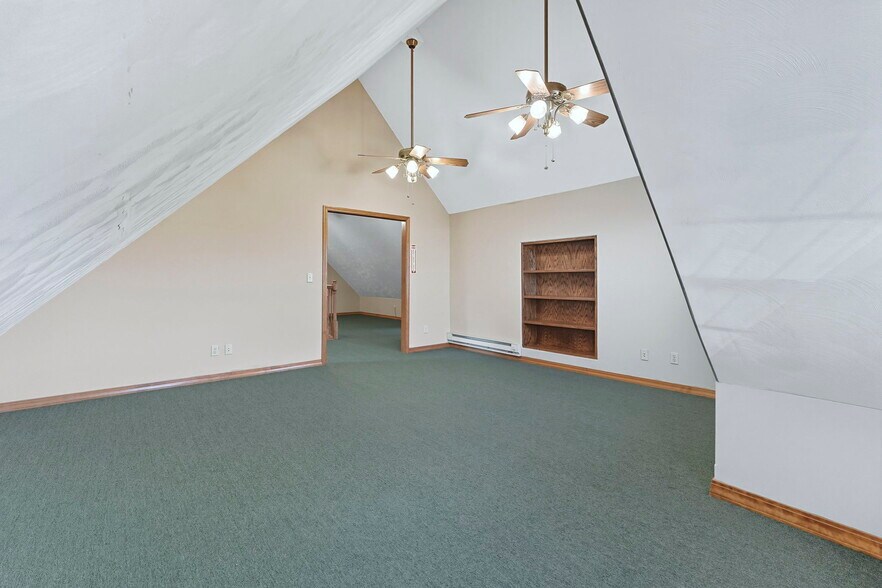 1804 E Center St, Warsaw, IN à vendre - Photo du bâtiment - Image 3 de 38