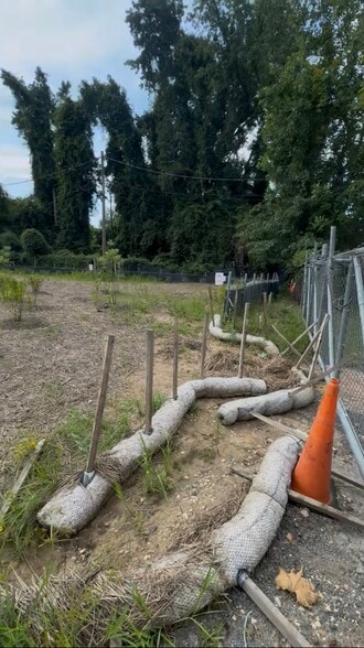 7815 Cinder Bed Rd, Lorton, VA for sale - Building Photo - Image 3 of 11