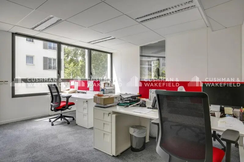 43-45 Avenue Paul Doumer, Rueil-Malmaison for lease - Interior Photo - Image 2 of 19