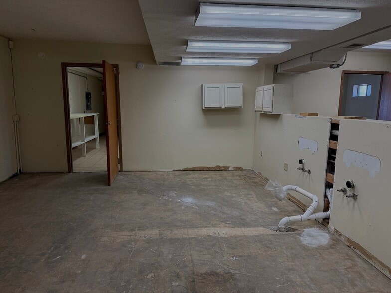 3615 N 44th St, Lincoln, NE for sale - Interior Photo - Image 3 of 13