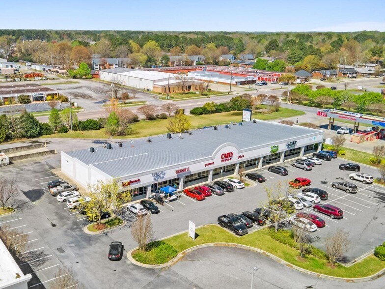 240 Greenville Blvd SE, Greenville, NC à louer - Photo du bâtiment - Image 2 de 7