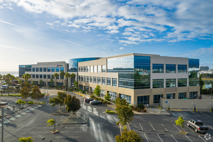 7000 Shoreline Ct, South San Francisco, CA à louer - Photo du bâtiment - Image 2 de 16