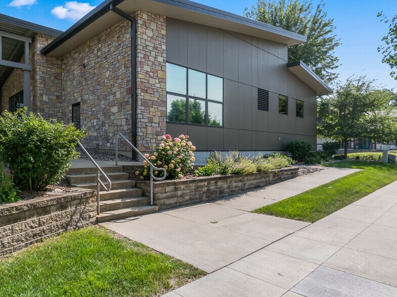 2200 2nd St SW, Rochester, MN à vendre - Photo du bâtiment - Image 3 de 33