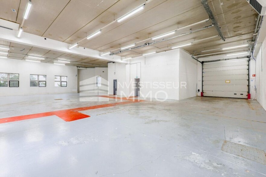 Office in Saint Thibault Des Vignes for lease - Interior Photo - Image 2 of 5