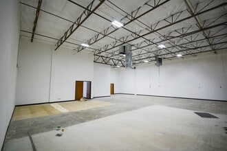 1300 N Interstate 35E, Carrollton, TX à louer Photo intérieure- Image 2 de 3