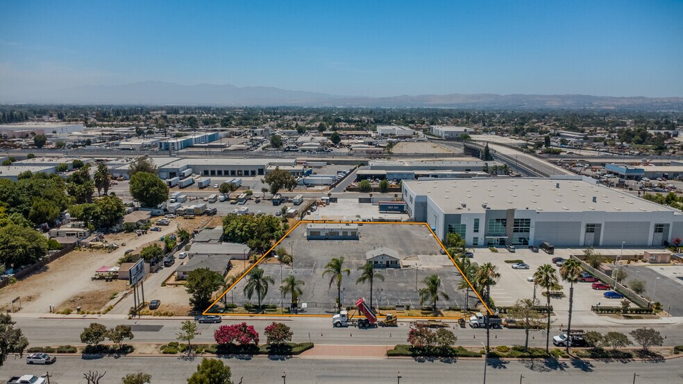 4963 Holt Blvd, Montclair, CA à vendre - Photo du bâtiment - Image 2 de 15