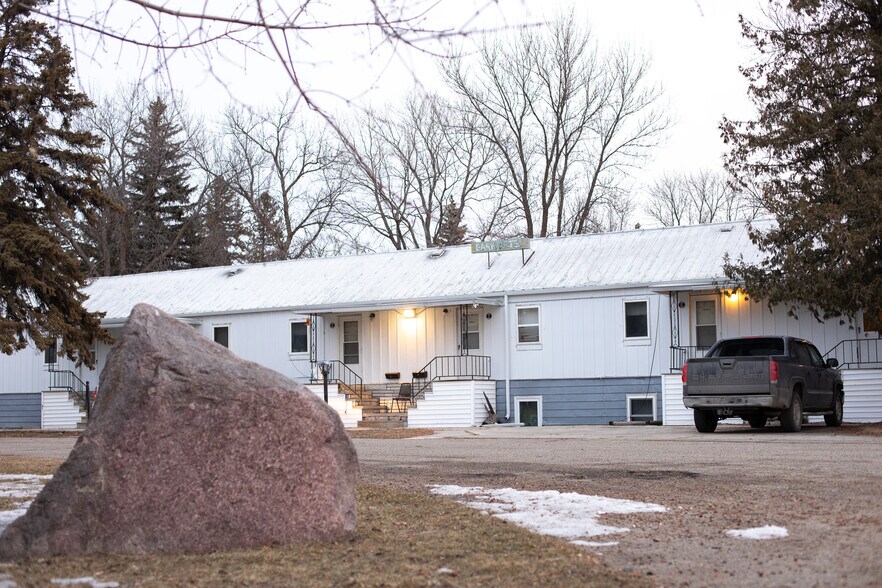 1220 N Front St, Crookston, MN à vendre - Photo du bâtiment - Image 2 de 36