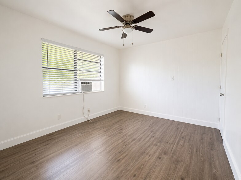 1741-1743 Moffett St, Hollywood, FL à vendre - Photo du bâtiment - Image 2 de 8
