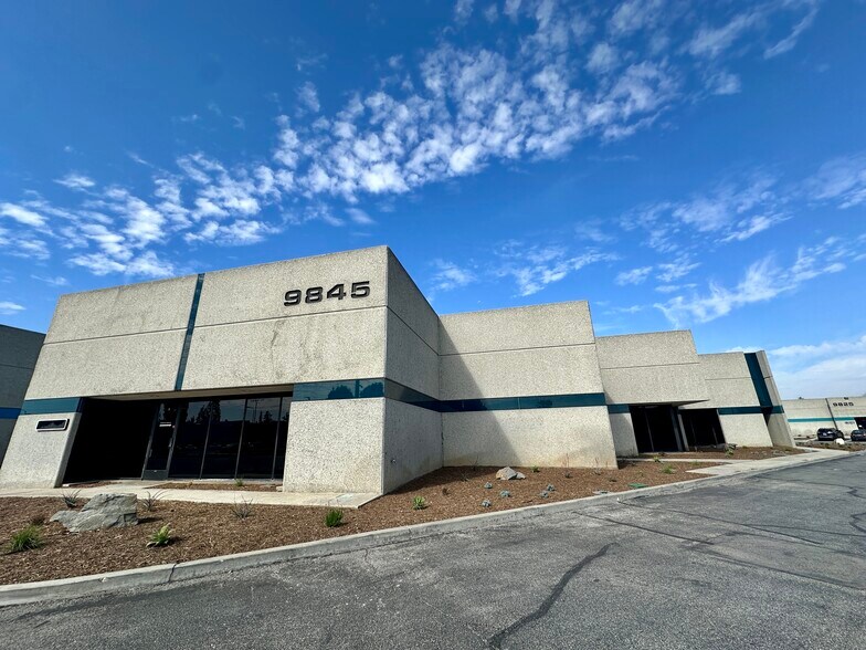 9825 Painter Ave, Santa Fe Springs, CA à louer - Photo du bâtiment - Image 2 de 21