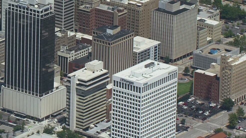 525 S Main St, Tulsa, OK à louer - Vidéo aérienne - Image 2 de 6