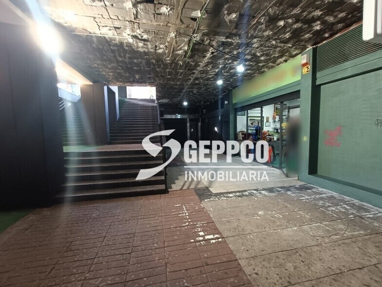 Immeuble residentiel dans Madrid, Madrid à vendre - Photo du bâtiment - Image 1 de 1