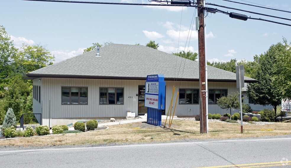 451 E Main St, Middletown, NY à vendre - Photo du bâtiment - Image 3 de 3