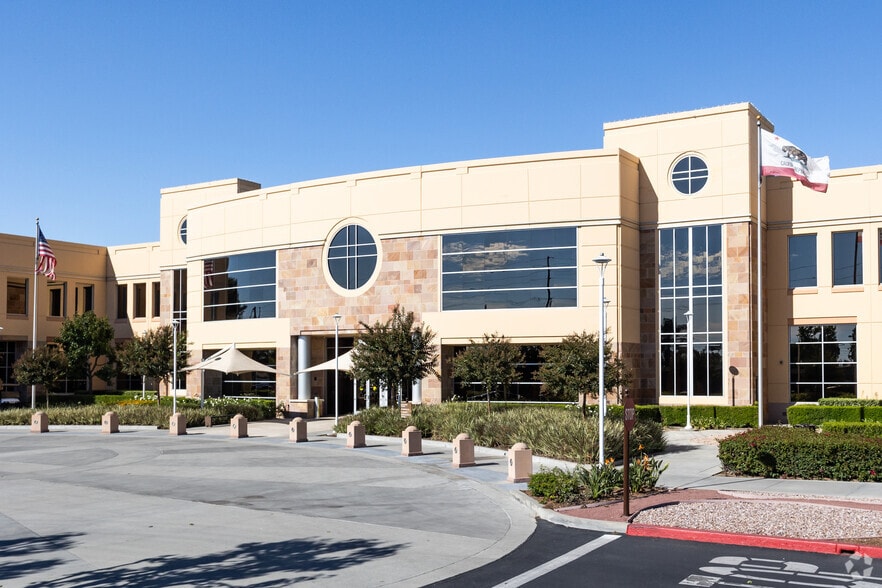 915 W Imperial Hwy, Brea, CA for lease - Primary Photo - Image 1 of 3