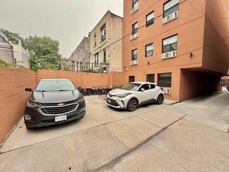 2097 Davidson Ave, Bronx, NY à vendre - Photo du bâtiment - Image 2 de 25