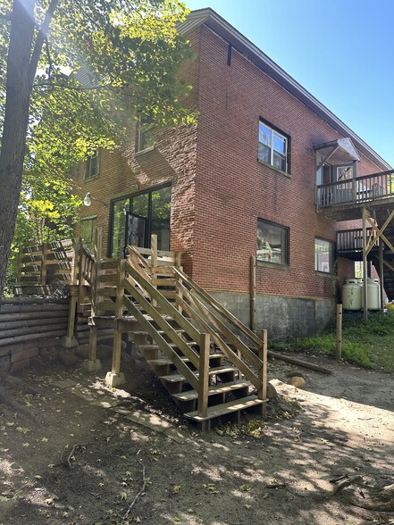 525 Main St, Wilton, ME à louer - Photo du bâtiment - Image 3 de 5