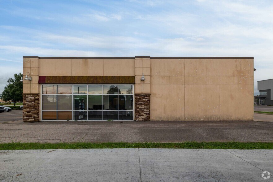 11124 E 28th St N, Wichita, KS à louer - Photo du bâtiment - Image 2 de 3