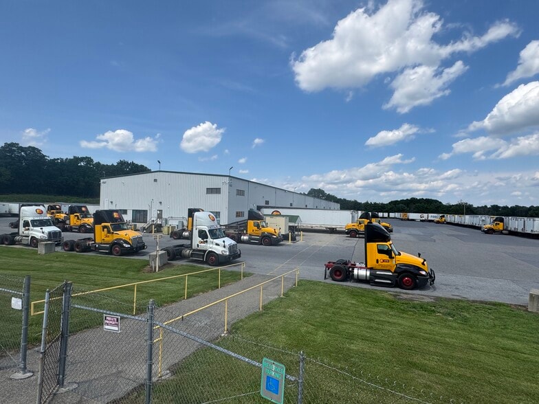 14557 Industry Dr, Hagerstown, MD à louer - Photo du bâtiment - Image 2 de 12