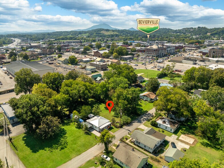 226 E Main St, Sevierville, TN à vendre - Photo du bâtiment - Image 3 de 45