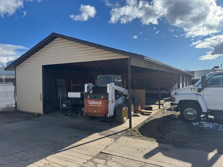 957 Marshall Way, Layton, UT à louer - Photo du bâtiment - Image 2 de 5