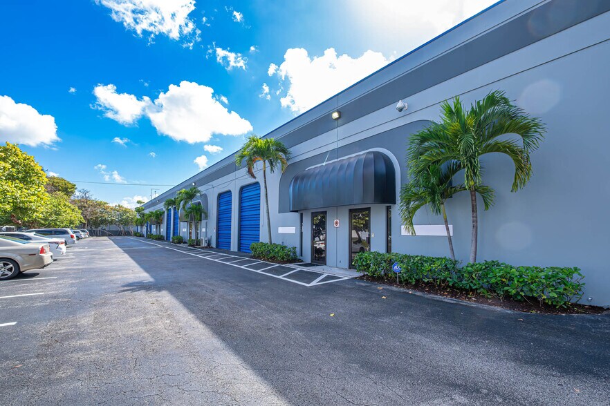 3685-3697 NW 15th St, Lauderhill, FL à vendre - Photo du bâtiment - Image 3 de 9