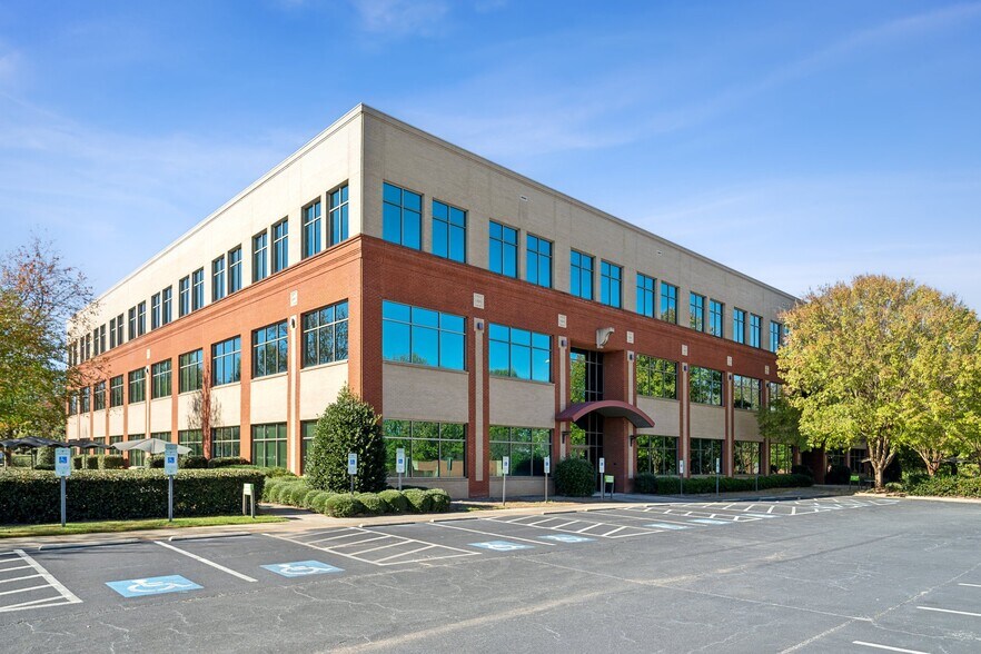 1720 Galleria Blvd, Charlotte, NC à louer - Photo du bâtiment - Image 2 de 5