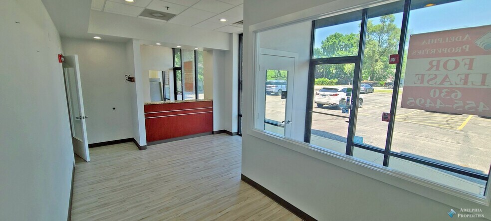 26W285 Geneva Rd, Wheaton, IL à louer - Photo du bâtiment - Image 3 de 17