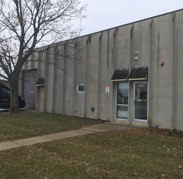803-907 Industrial Dr, West Chicago, IL à louer - Photo du bâtiment - Image 2 de 22