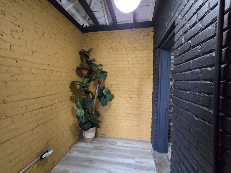 6011 Joy Rd, Detroit, MI for sale - Interior Photo - Image 3 of 24