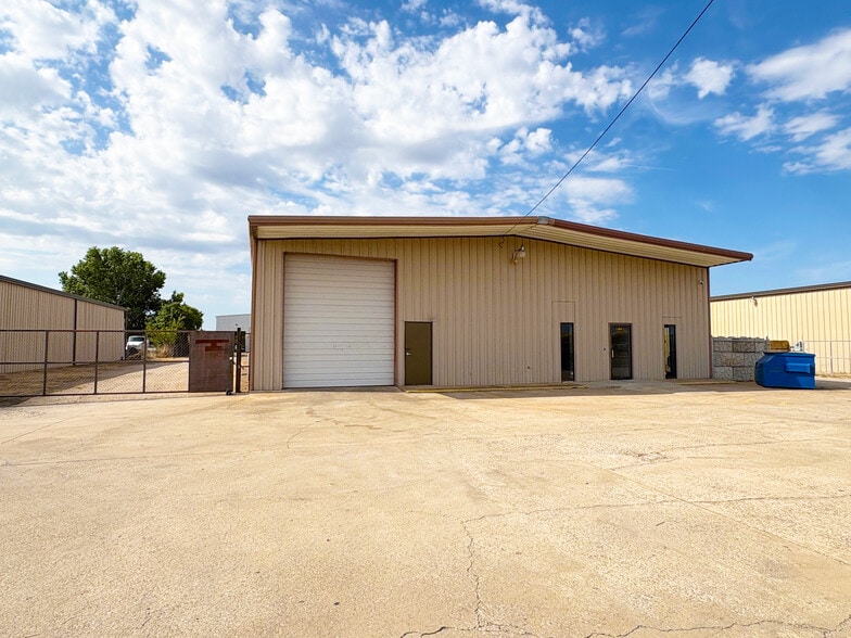 8528 W Reno Ave, Oklahoma City, OK à louer - Photo du bâtiment - Image 1 de 12