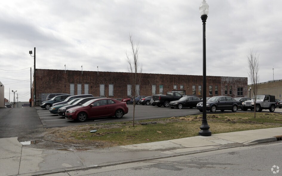 25 N Pine St, Indianapolis, IN à louer - Photo du bâtiment - Image 3 de 4