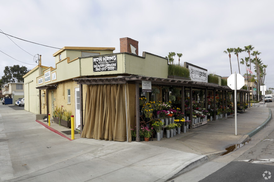 700-714 Marina Dr, Seal Beach, CA for sale - Primary Photo - Image 1 of 1