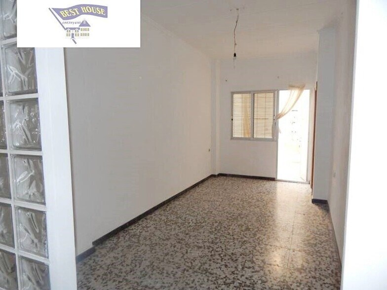 Commerce de détail dans Ontinyent, Valencia à louer - Photo du bâtiment - Image 3 de 21