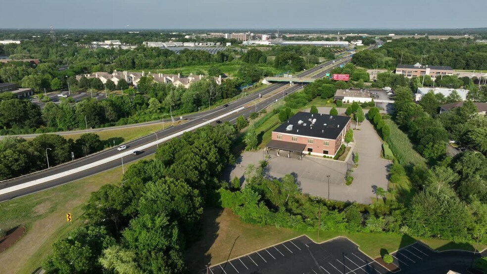1 International Way, Warwick, RI à louer - Vidéo aérienne - Image 2 de 34