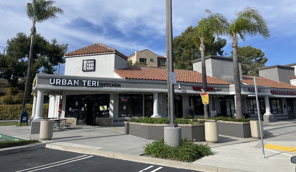 1680-1688 Melrose Dr, Vista, CA for lease - Building Photo - Image 2 of 3