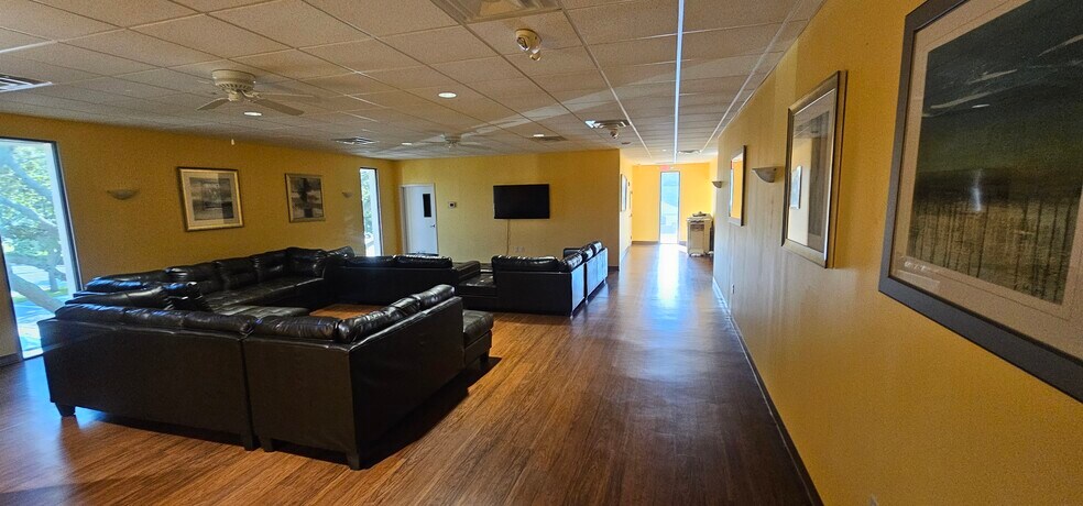 1620 Mason Ave, Daytona Beach, FL à louer - Photo du bâtiment - Image 2 de 12