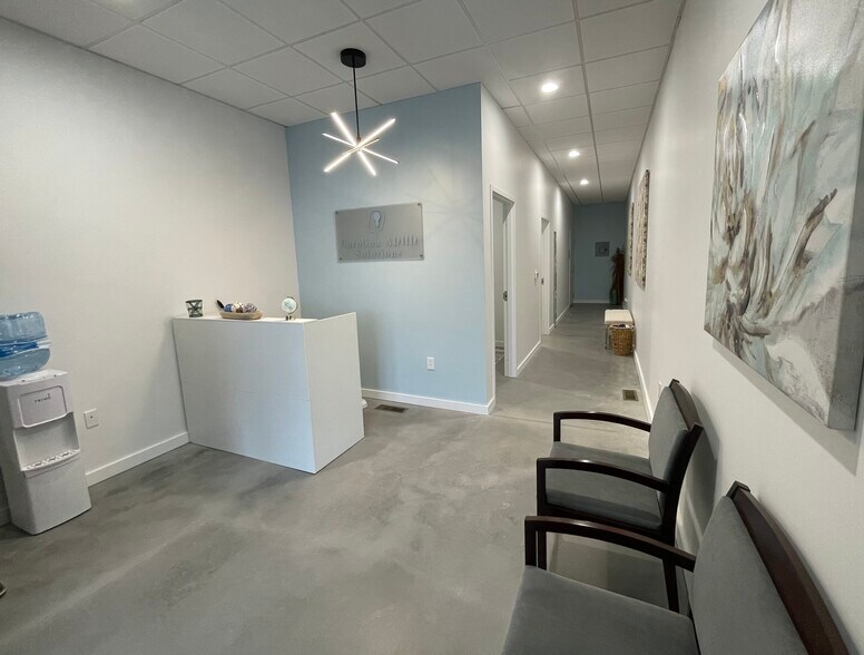2017 Eastchester Dr, High Point, NC à louer - Photo du bâtiment - Image 3 de 8