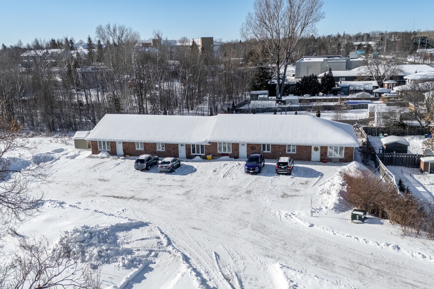 2059 Bancroft Dr, Sudbury, ON à vendre - Photo du bâtiment - Image 3 de 32