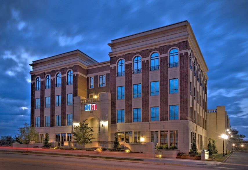 320 E Main St, Spartanburg, SC à louer - Photo du bâtiment - Image 2 de 8