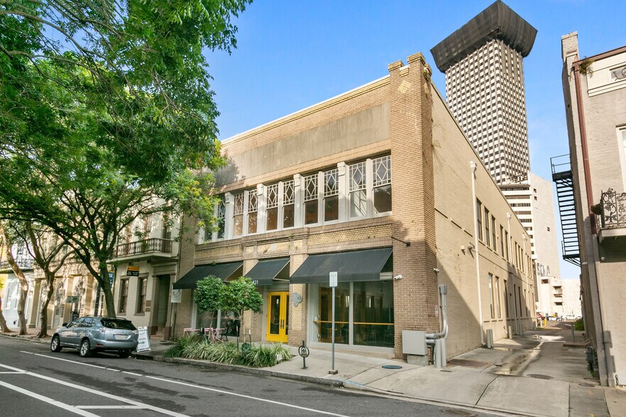 821 Baronne St, New Orleans, LA à louer - Photo du bâtiment - Image 2 de 19
