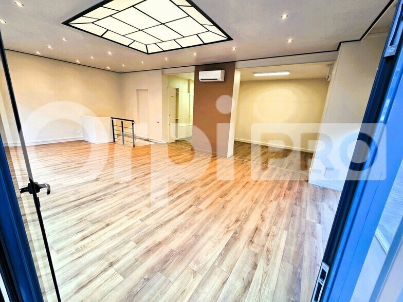 Retail in Soissons for lease - Building Photo - Image 3 of 6