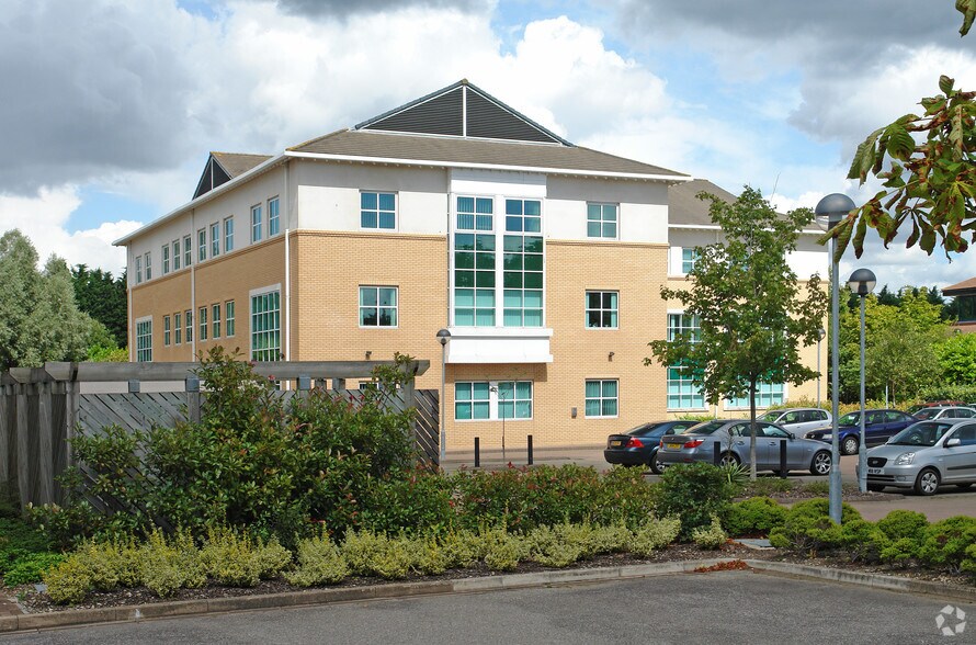 Harvest Crescent, Fleet à louer - Photo du bâtiment - Image 3 de 17