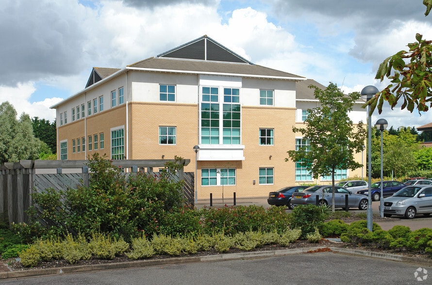 Harvest Crescent, Fleet à louer - Photo du bâtiment - Image 3 de 17